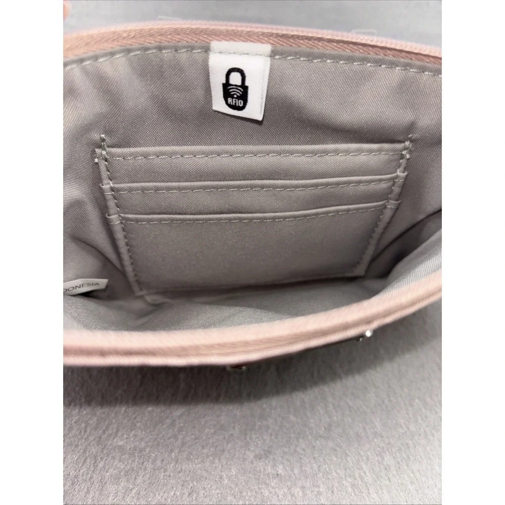 Baggallini‎ RFID Bryant Champagne Nylon Card Wallet Wristlet Money Pouch Travel